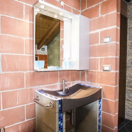 Lejlighed Stone House By Holidays Maggiore *